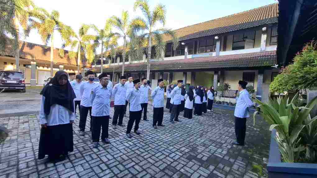Siswa MTs.N 2 Lobar, Utamakan Adab di atas Ilmu Agar Bentuk Karakter Islami 2 IMG 20260512 WA0034 1