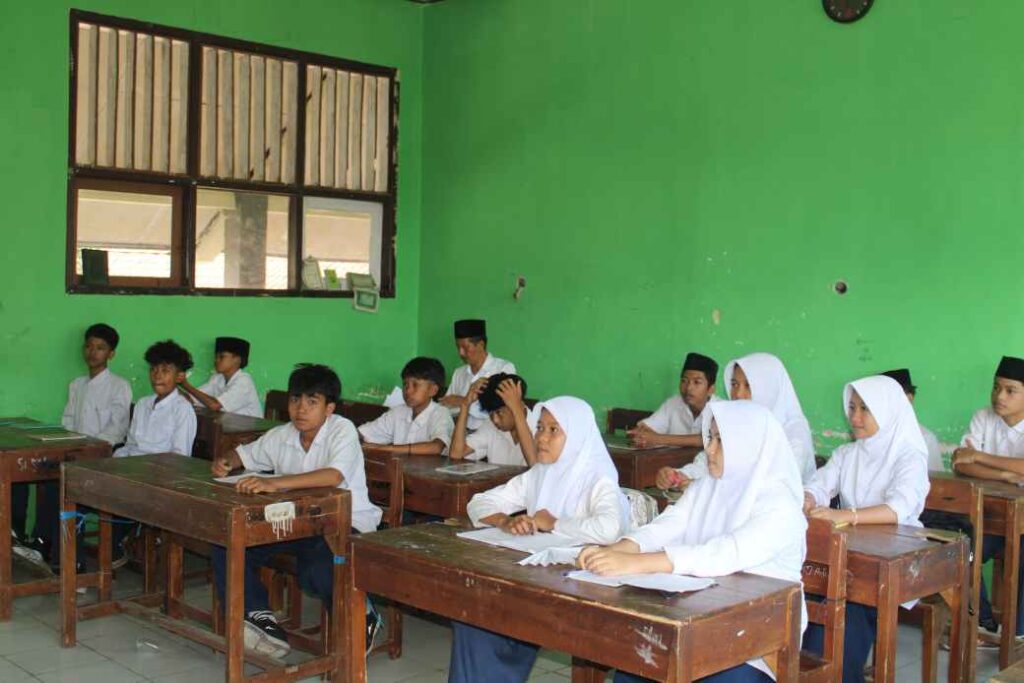 Kepsek MTsN 2 Lobar: Pemimpin Madrasah Harus Solutif, Kolaboratif, dan Adaptif 3 IMG 20260526 WA0028