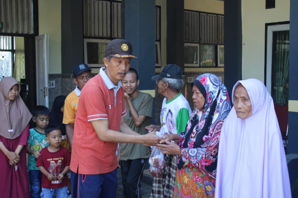 Indahnya Berbagi, Keluarga Besar MTsN 2 Lobar Sasar Lansia dan Siswa Yatim Piatu 2 IMG 20260530 WA0009