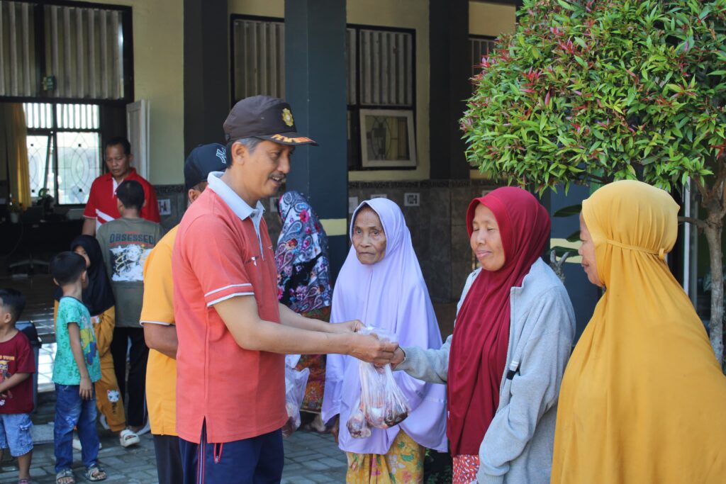 Indahnya Berbagi, Keluarga Besar MTsN 2 Lobar Sasar Lansia dan Siswa Yatim Piatu 1 IMG 20260530 WA0013