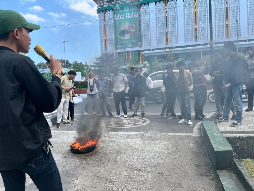 Kemenag NTB Didemo Massa BARA Terkait Isu Kekerasan Seksual di Pondok Pesantren 1 IMG 20260610 WA0008