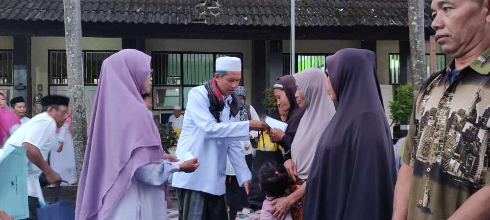 Bangga dan Haru, Keluarga Besar MTsN 2 Lobar Bagi Santunan Sembako Buat Yatim dan Lansia 1 IMG 20260615 181153
