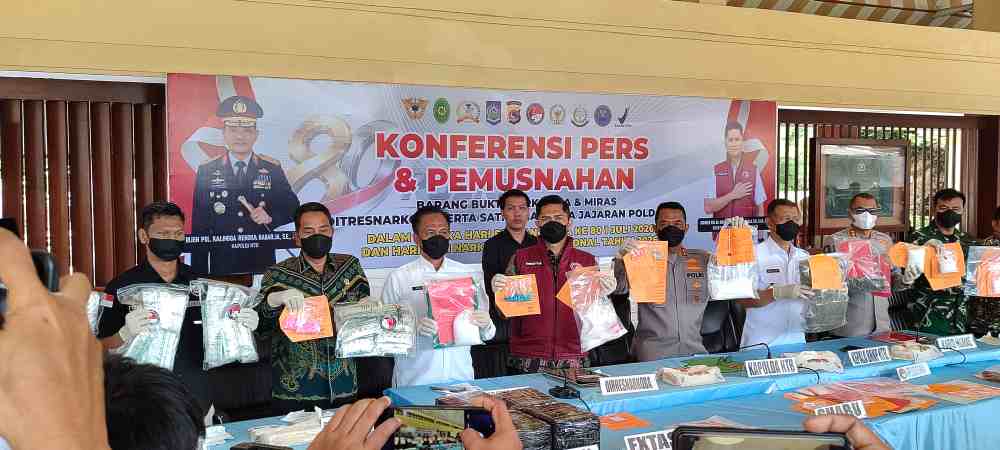 Sambut Hari Bhayangkara 2026, Polda NTB Musnahkan Ribuan Gram Narkoba dan Ribuan Botol Miras 1 IMG 20260626 101832
